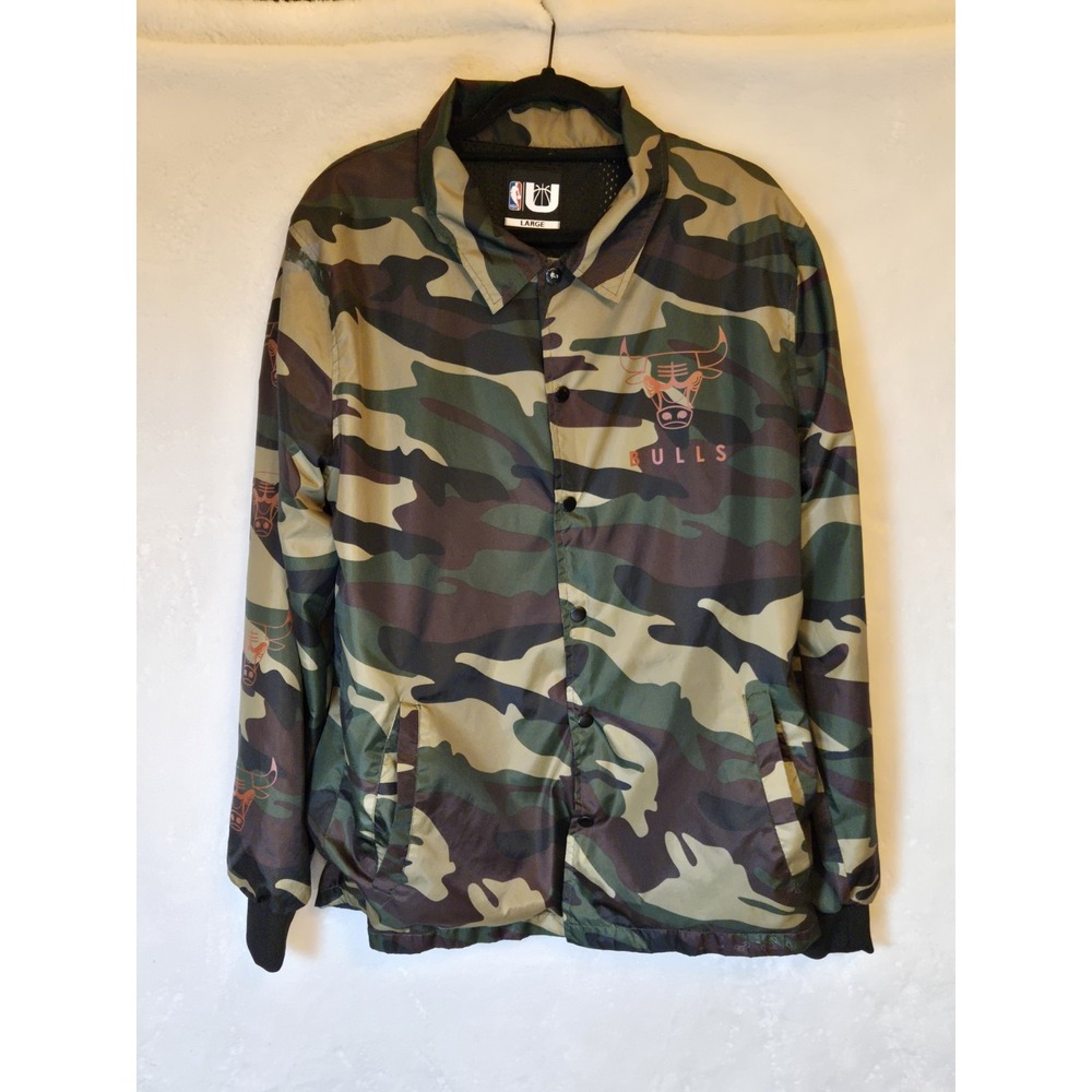 NBA Chicago Bills Camo Lightweight Mens Jacket Size Large With Mesh Lining‎ Logo